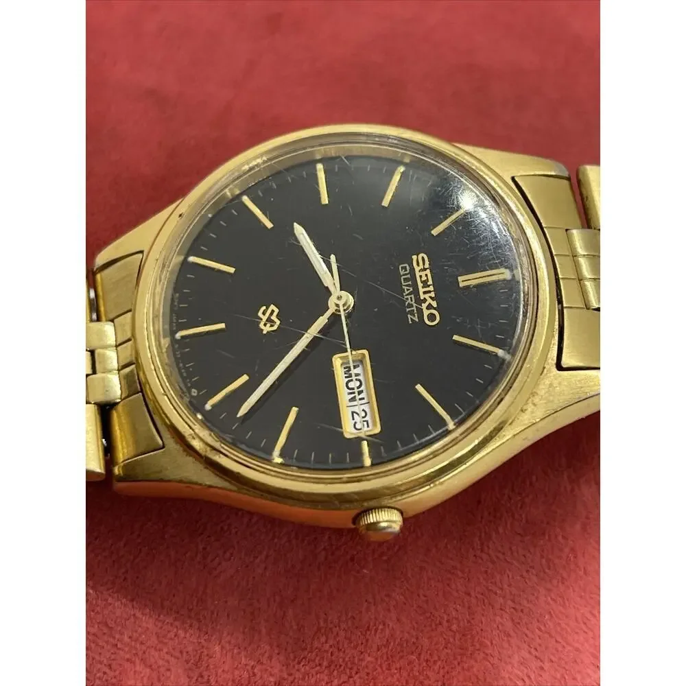 Vintage Seiko watch 5Y23-8049 Gold Tone Quartz SQ day/date Dead Battery Black